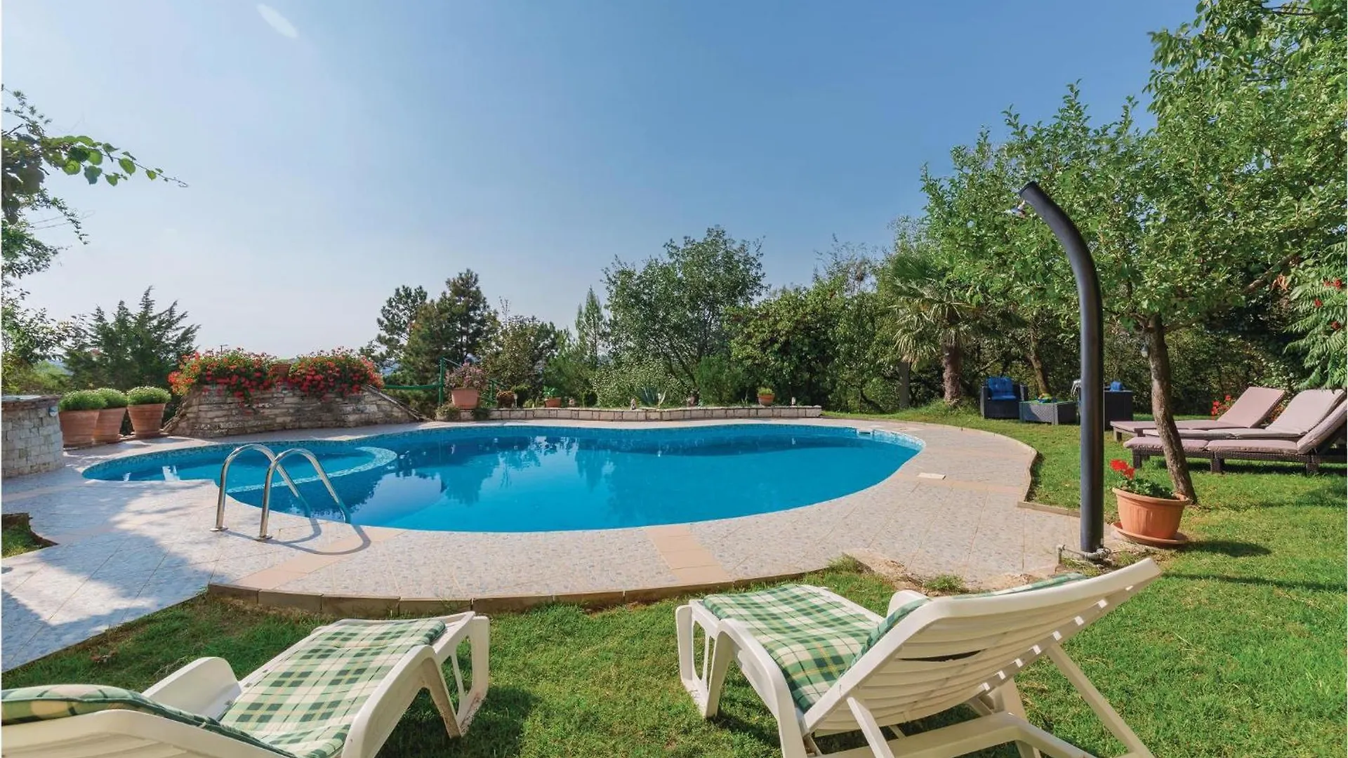 2 Bedroom Nice Apartment In Veli Jezenj