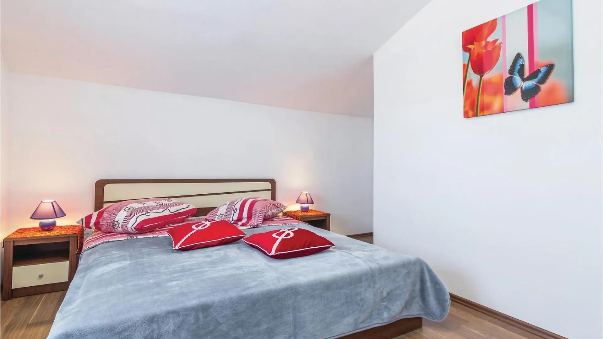 2 Bedroom Nice Apartment In Veli Jezenj Kroatien