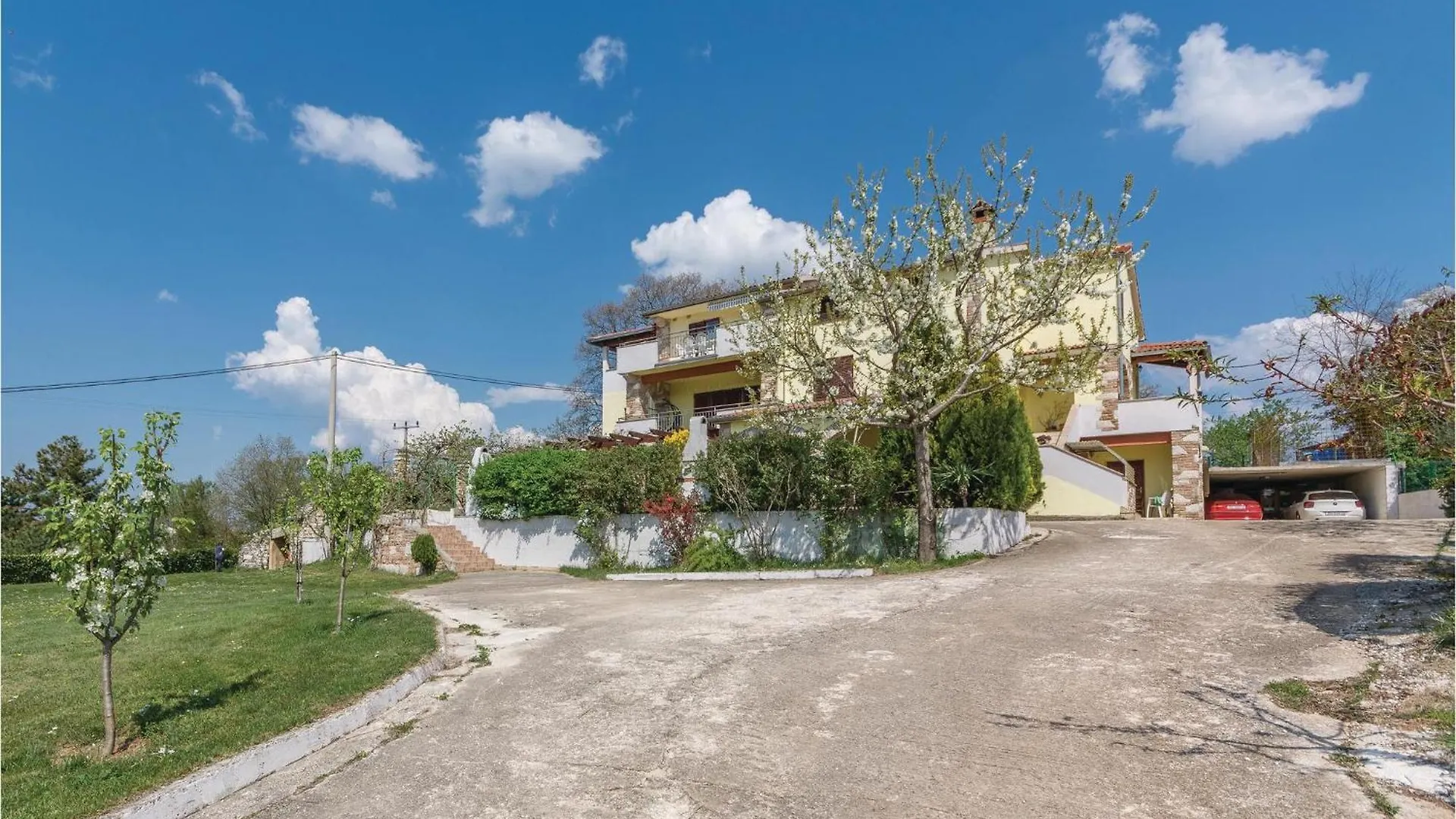 2 Bedroom Nice Apartment In Veli Jezenj Kroatien