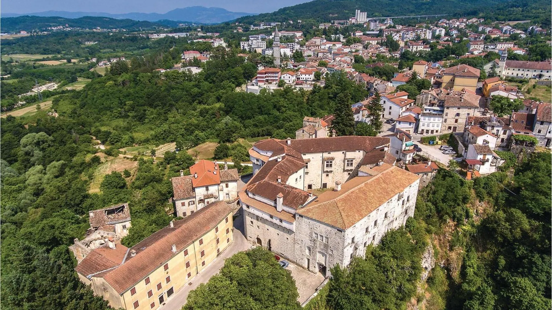 2 Bedroom Nice Apartment In Veli Jezenj